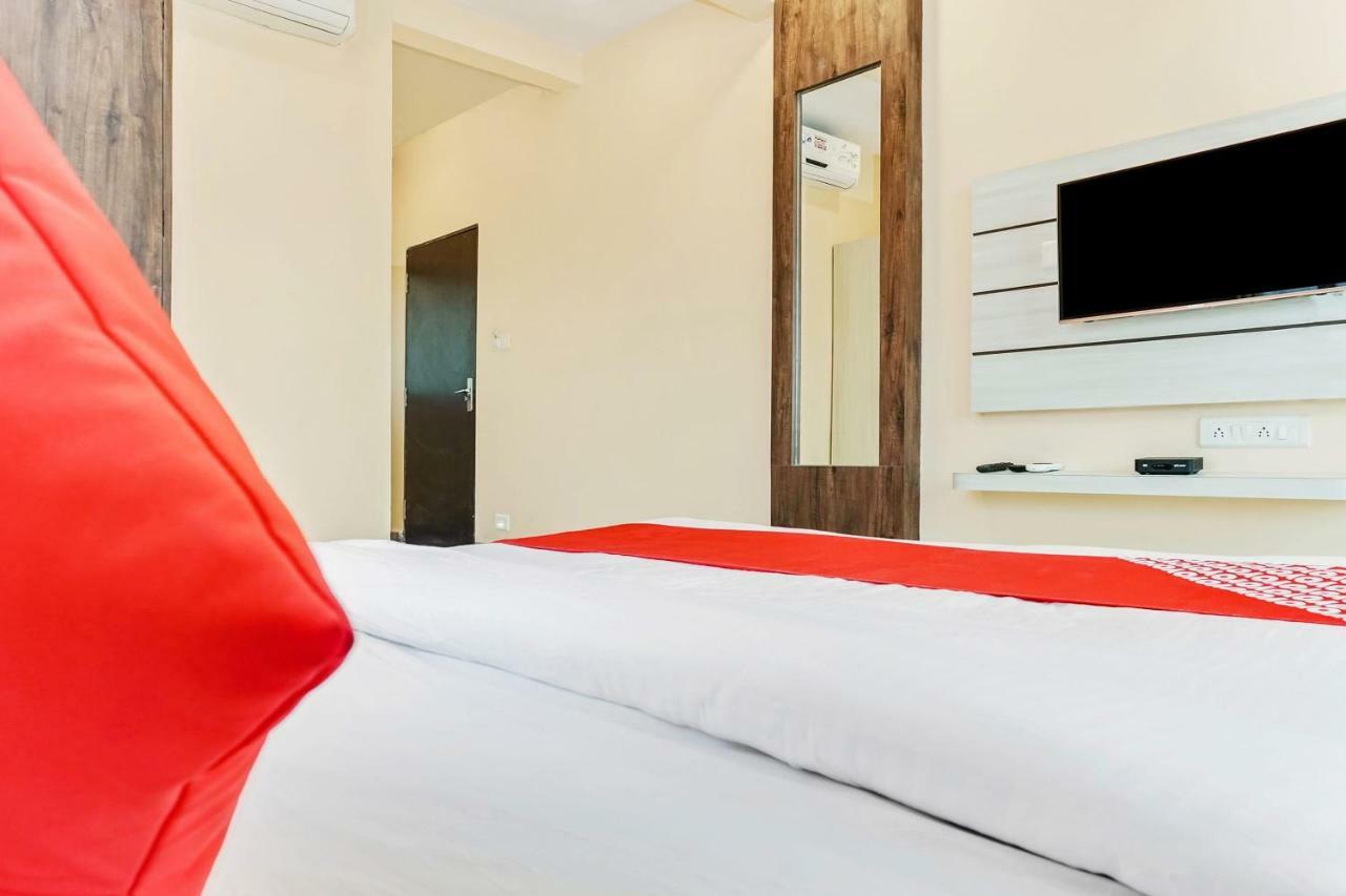Oyo 29634 Hotel Navalai Pride Ratnāgiri Dış mekan fotoğraf